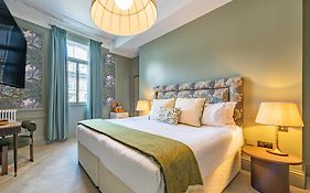 Crescent Inn By Maison Pierre